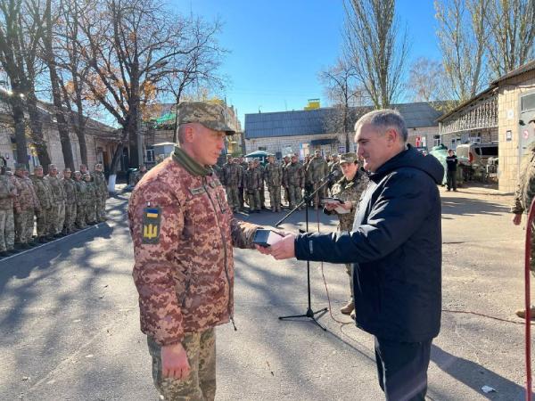 Новина Олександр Мосін привітав військовослужбовців обласного терцентру КСП із другою річницею роботи Ранкове місто. Кропивницький