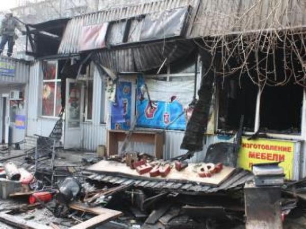 Новина В Донецке сгорел торговый ряд Ранкове місто. Кропивницький