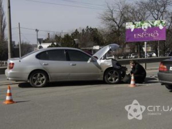 Новина В Симферополе произошло ДТП, столкнулись Honda и Lexus (ФОТО) Ранкове місто. Кропивницький