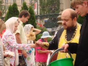 Новина В Донецке празднуют Яблочный спас (фото) Ранкове місто. Кропивницький