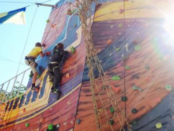 Новина «К альпинизму в рабство..." - в Кропивницком прошли соревнования по скалолазанию Ранкове місто. Кропивницький
