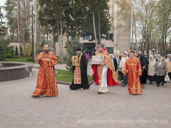 Новина У Кропивницькому на Радоницю зустріли святині зі Святої Землі Ранкове місто. Кропивницький