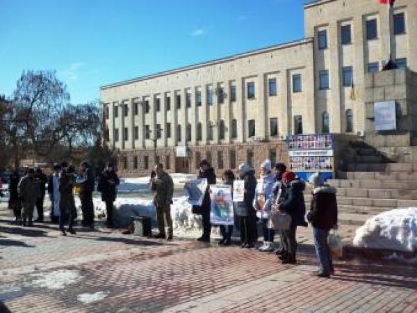 Новина АТОвці і громадськість Кропивницького вшанували захисників Дебальцевого Ранкове місто. Кропивницький