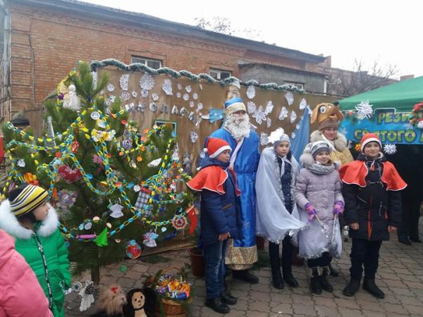 Новина Лісгосп подарує дев’ять ялинок дітям, позбавленим батьківського піклування Ранкове місто. Кропивницький