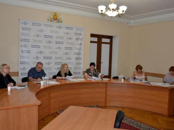 Новина У Кропивницькій міській раді триває підготовка до чергової сесії: активно працюють постійні депутатські комісії Ранкове місто. Кропивницький
