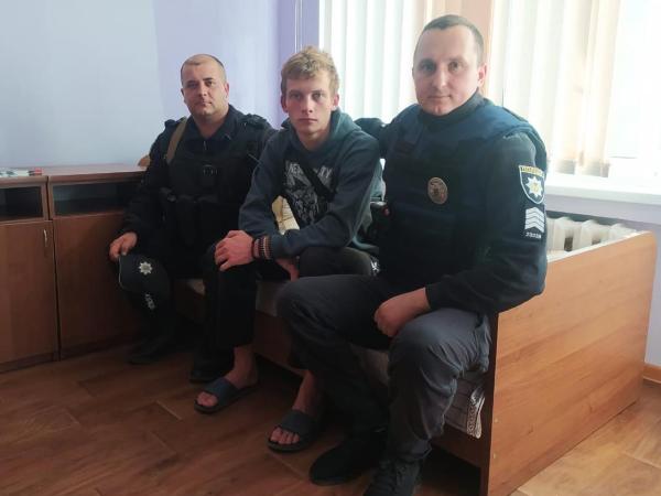 Новина На Кіровоградщині двоє поліцейських та військовий врятували 17-річного хлопця, який тонув Ранкове місто. Кропивницький