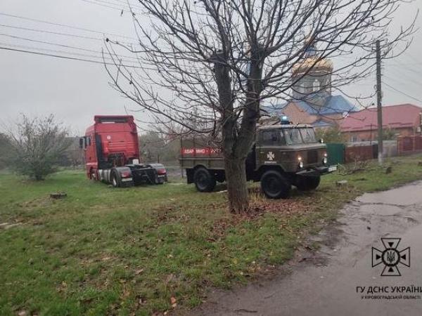 Новина Впродовж доби рятувальники Кіровоградщини надавали допомогу водіям на дорогах області Ранкове місто. Кропивницький