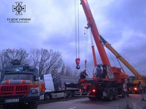 Новина Кропивницький район: рятувальники надали допомогу водієві вантажівки, що застрягла на узбіччі Ранкове місто. Кропивницький