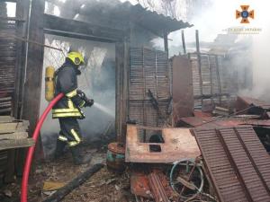 Новина Олександрійський район: рятувальники загасили пожежу на території приватного домоволодіння Ранкове місто. Кропивницький