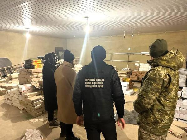 Новина На Вінниччині вилучили понад 20 тисяч літрів алкогольного сурогату на п’ять мільйонів гривень Ранкове місто. Кропивницький