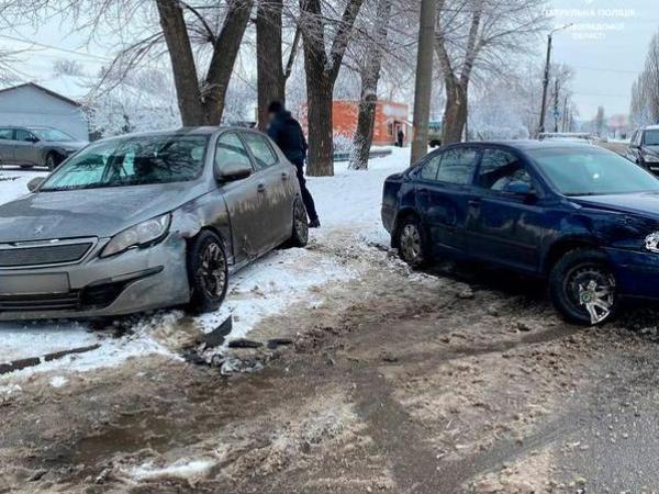 Новина Втрата одним із водіїв уваги за кермом призвела до ДТП Ранкове місто. Кропивницький