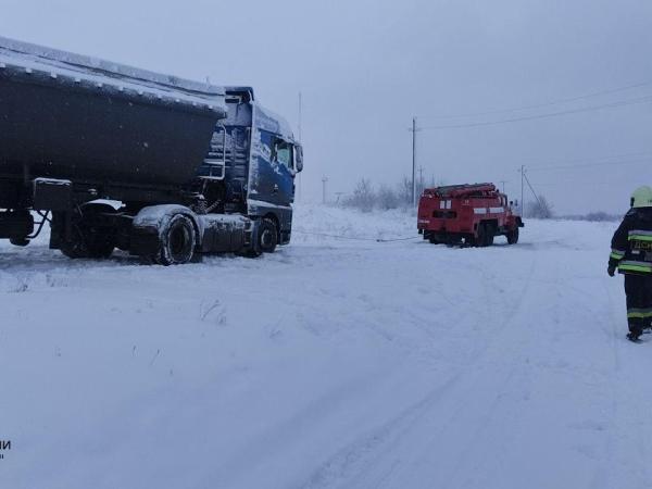 Новина Упродовж доби бійці ДСНС Кіровоградщини 11 разів надавали допомогу водіям на автошляхах області Ранкове місто. Кропивницький