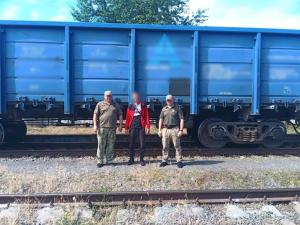 Новина Прикордонники затримали чоловіка, який заскочив у вантажний потяг Ранкове місто. Кропивницький