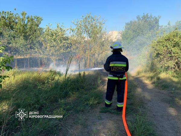 Новина За добу вогнеборцями кіровоградського гарнізону приборкано десять пожеж сухої трави та сміття Ранкове місто. Кропивницький