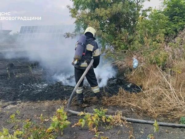 Новина Кіровоградська область: рятувальники приборкали дванадцять займань на відкритих територіях Ранкове місто. Кропивницький