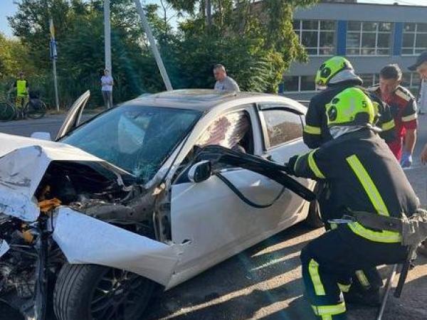 Новина У Кропивницькому сталася ДТП, травмувалися двоє водіїв (ФОТО) Ранкове місто. Кропивницький