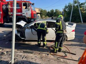 Новина У Кропивницькому сталася ДТП, травмувалися двоє водіїв (ФОТО) Ранкове місто. Кропивницький