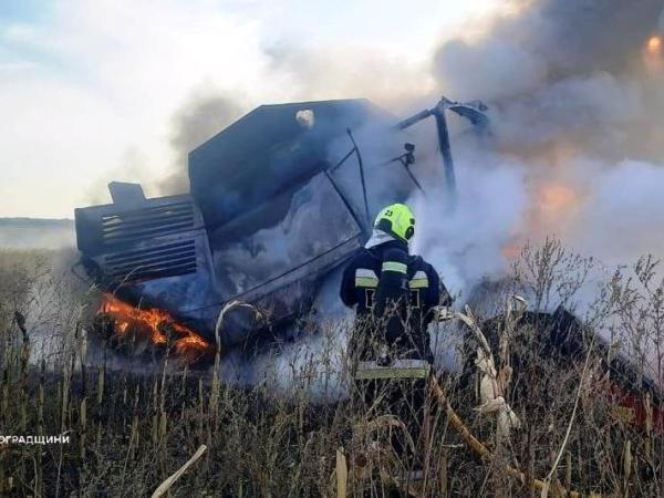 Новина Новоукраїнський район: рятувальники ліквідували пожежу комбайна Ранкове місто. Кропивницький