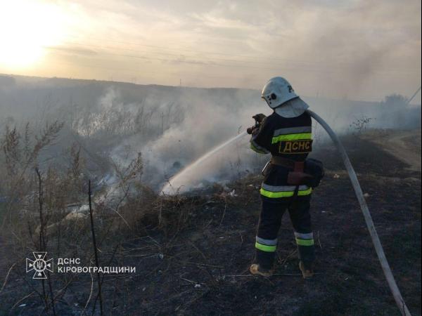 Новина Кіровоградська область: рятувальники загасили 19 пожеж сухої трави, сміття та очерету Ранкове місто. Кропивницький