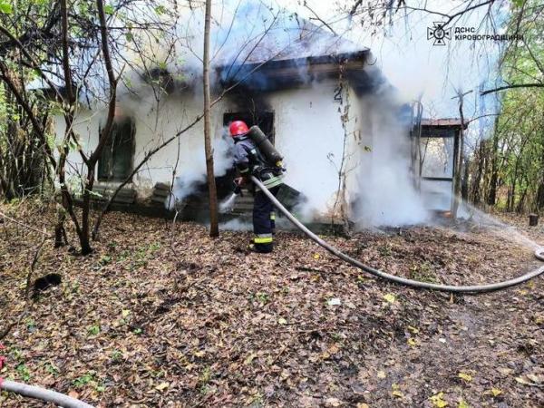 Новина Кропивницький район: бійці ДСНС ліквідували пожежу у приватному житловому будинку Ранкове місто. Кропивницький