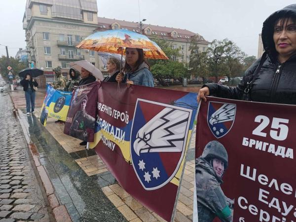 Новина У Кропивницькому відбулася акція “Не мовчи! Полон вбиває” Ранкове місто. Кропивницький